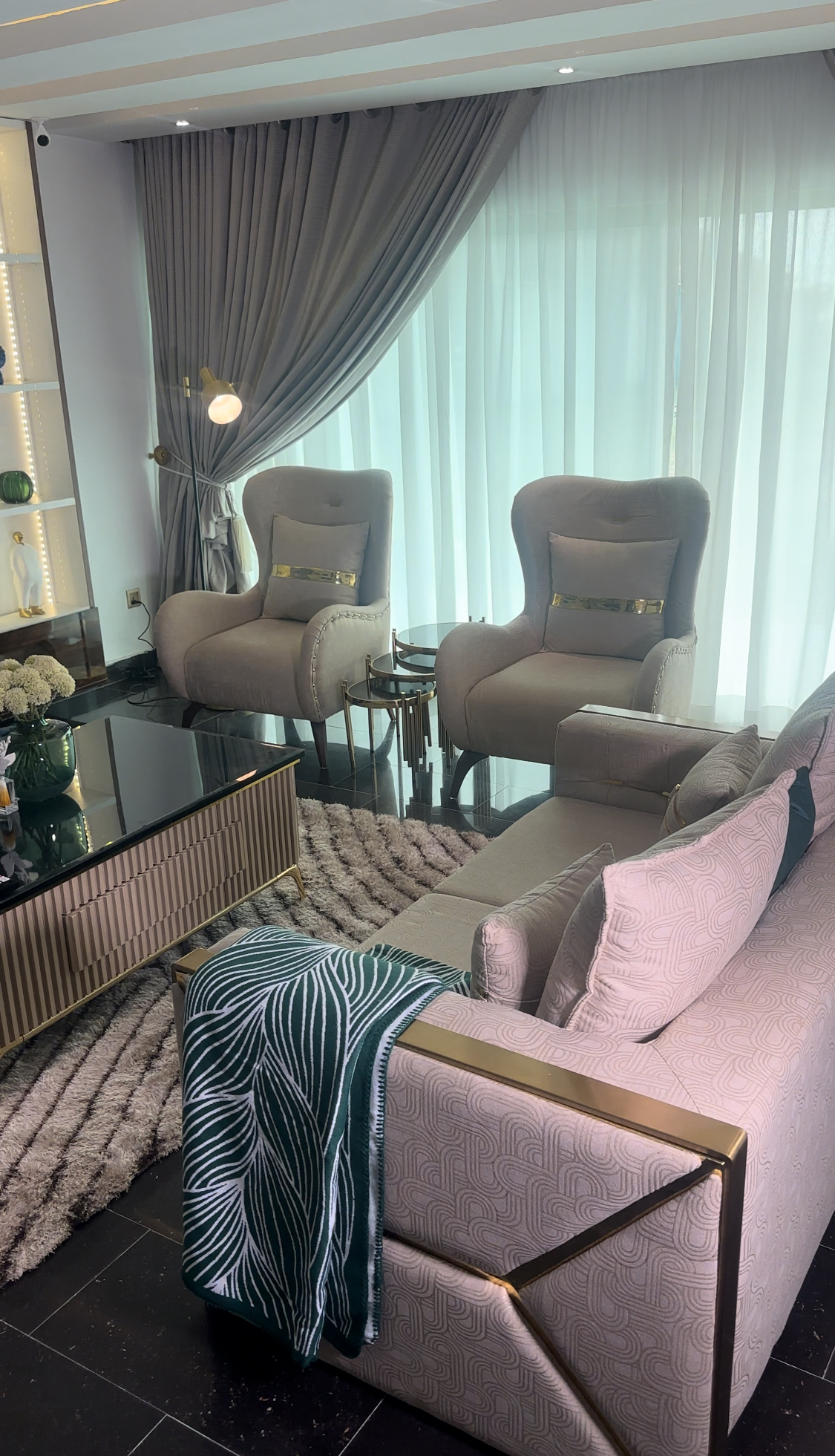 Amira Sofa