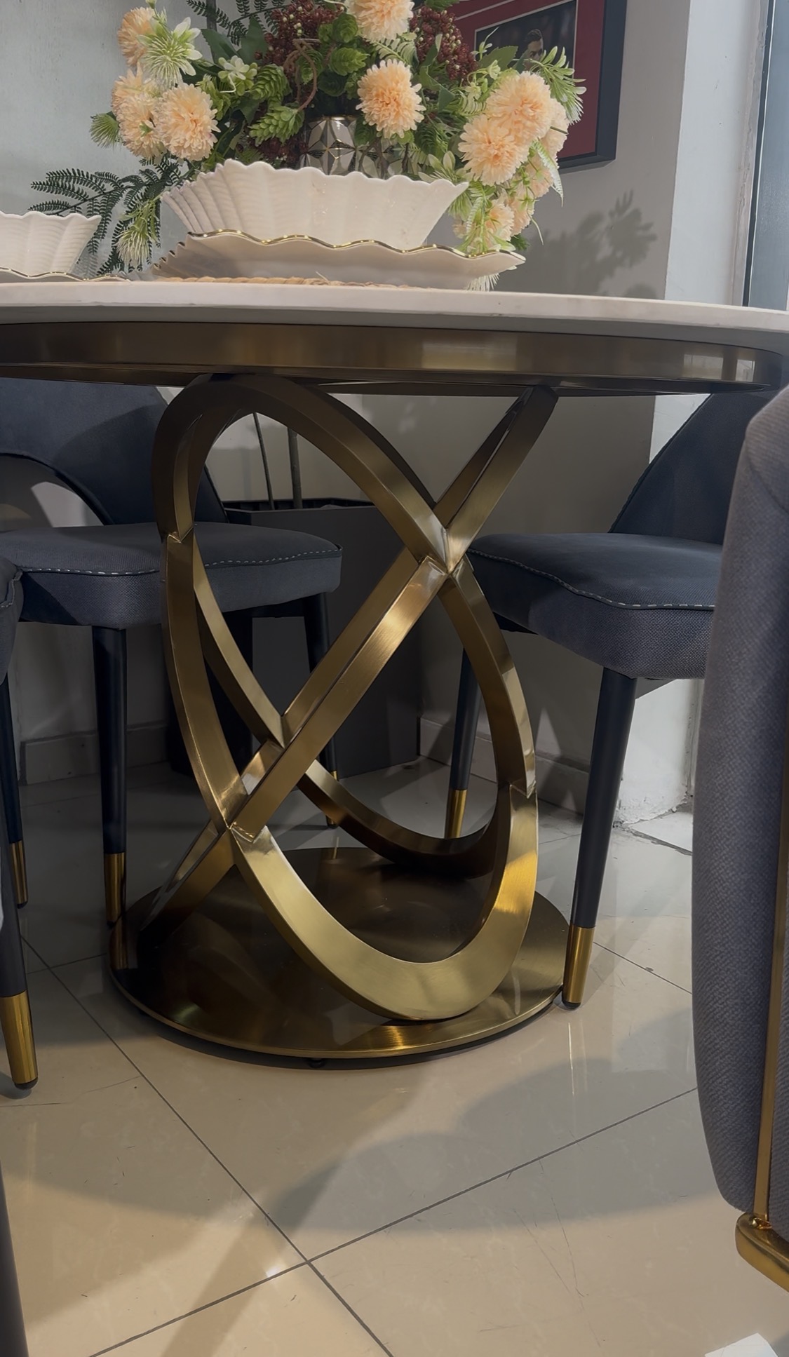 Luxury dining set of 4