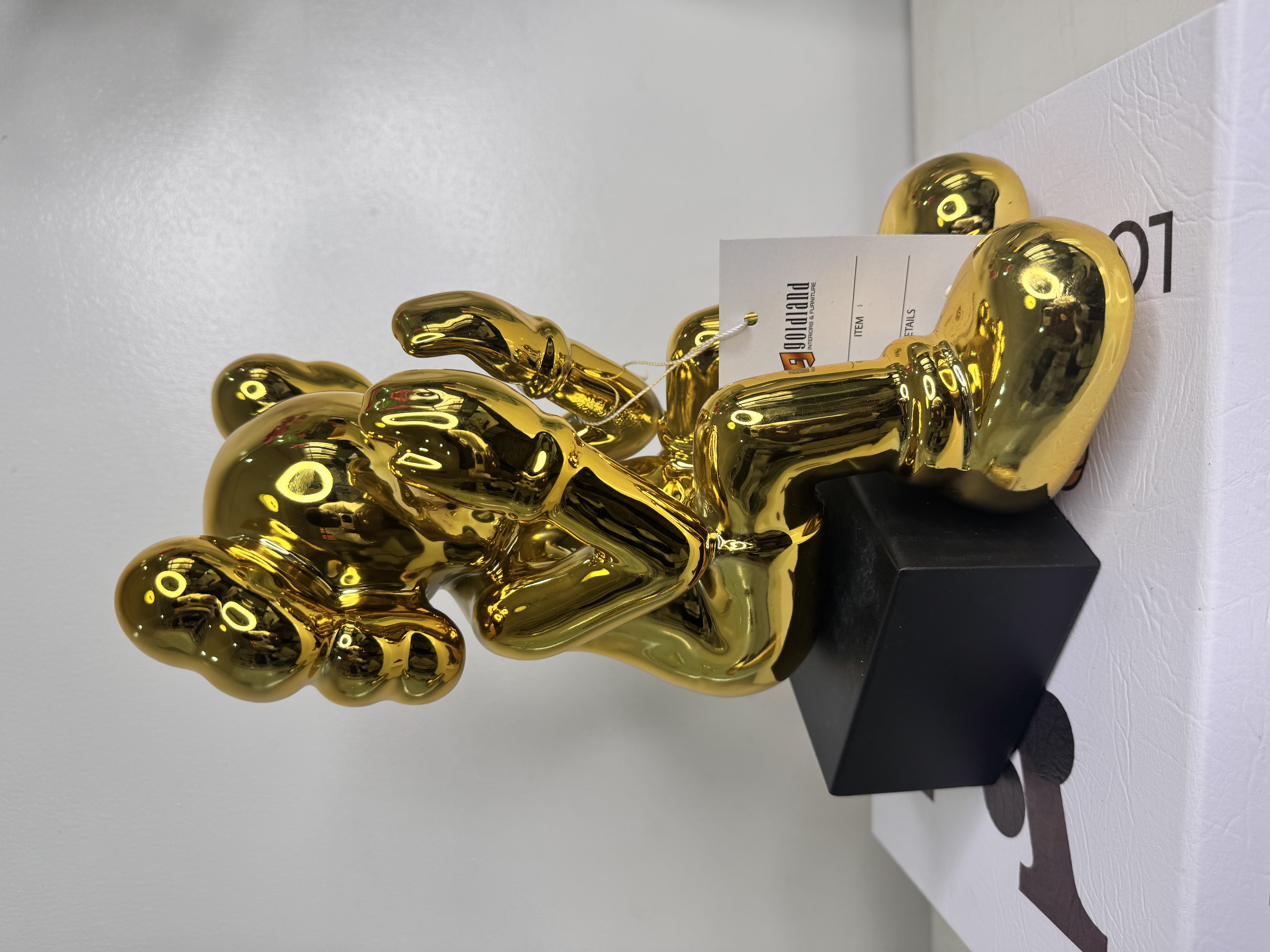 Gold kaws