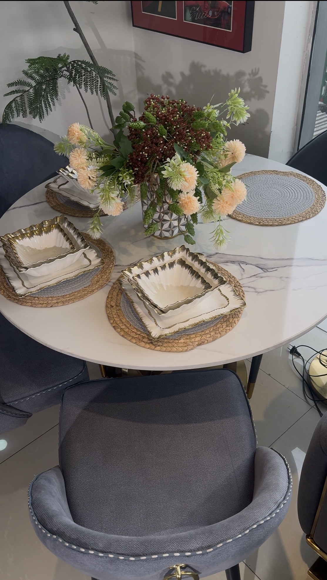 Luxury dining set of 4