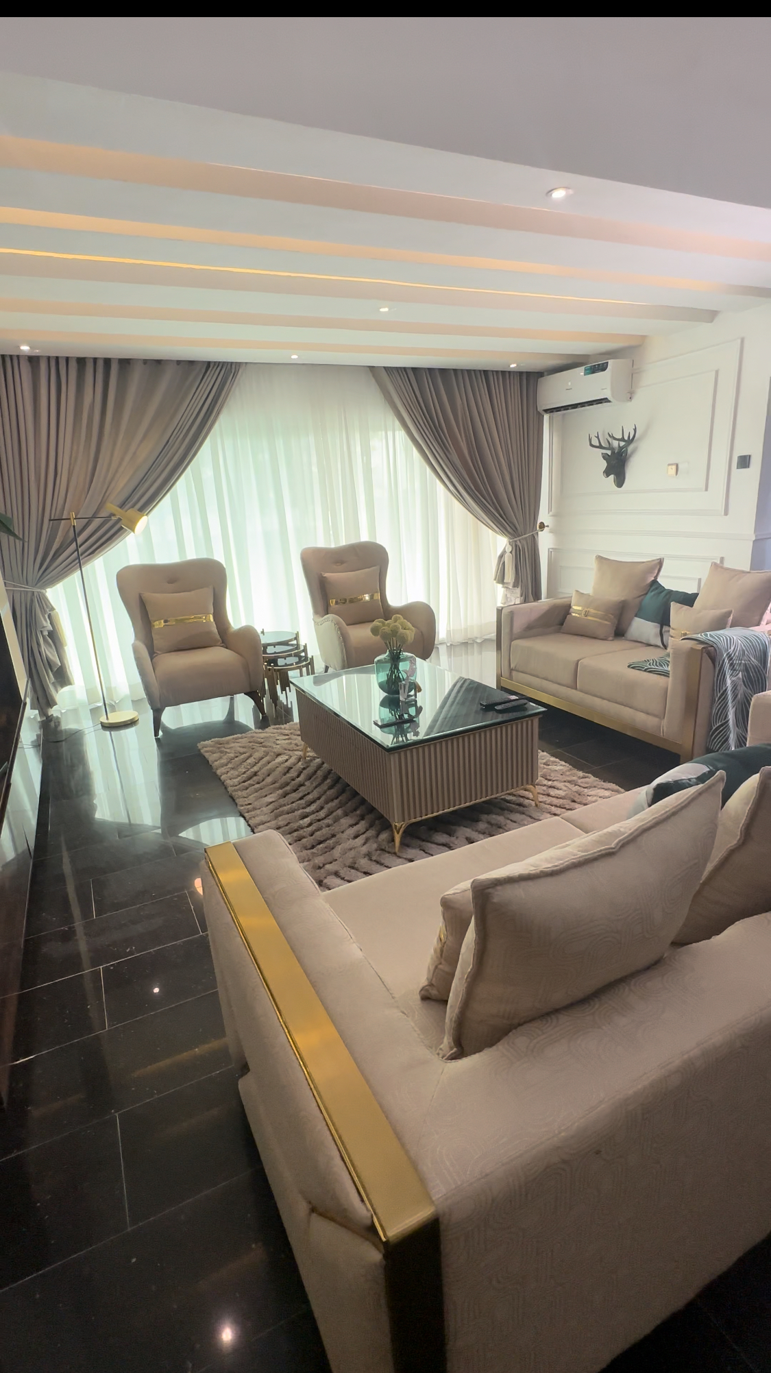 Amira Sofa