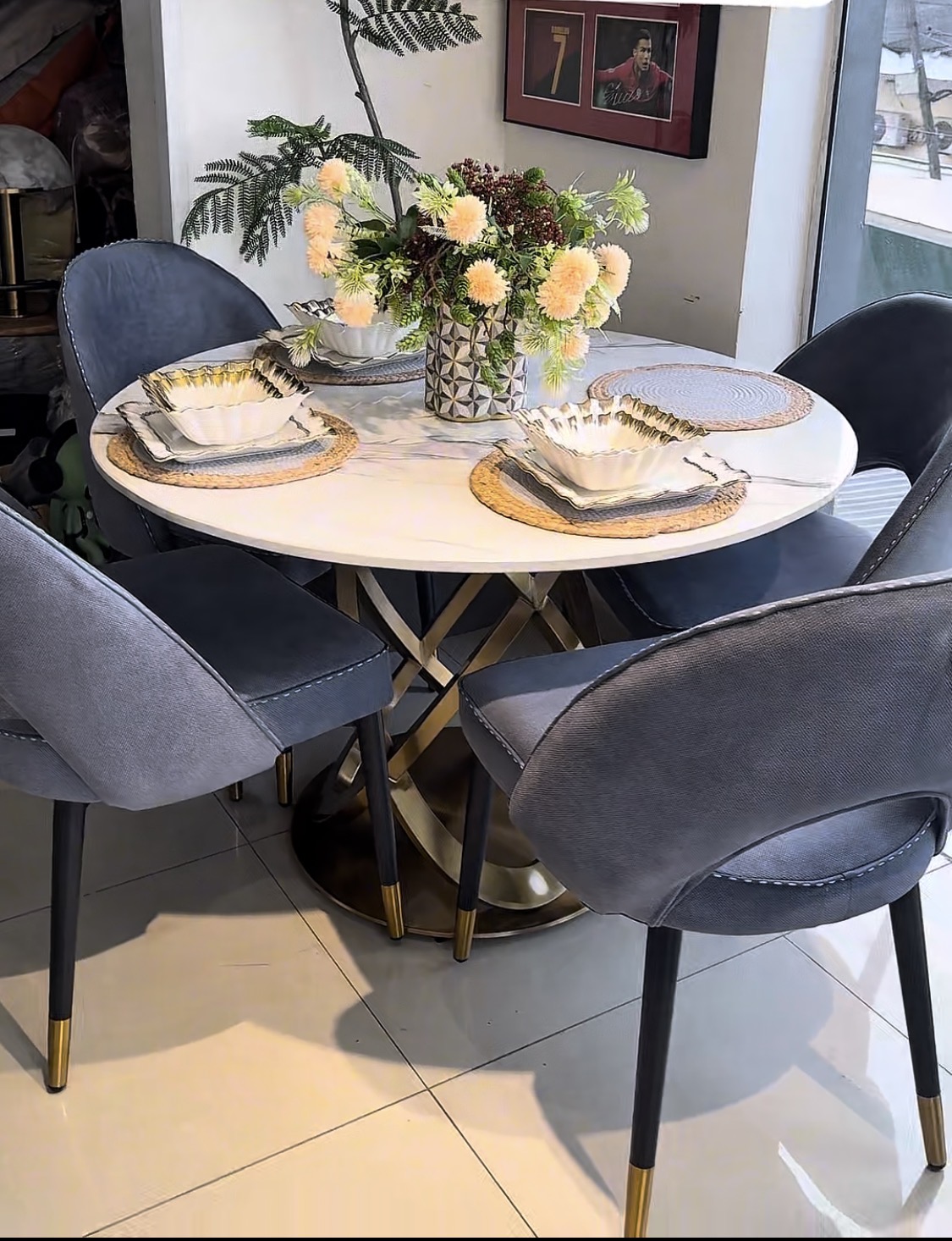 Luxury dining set of 4