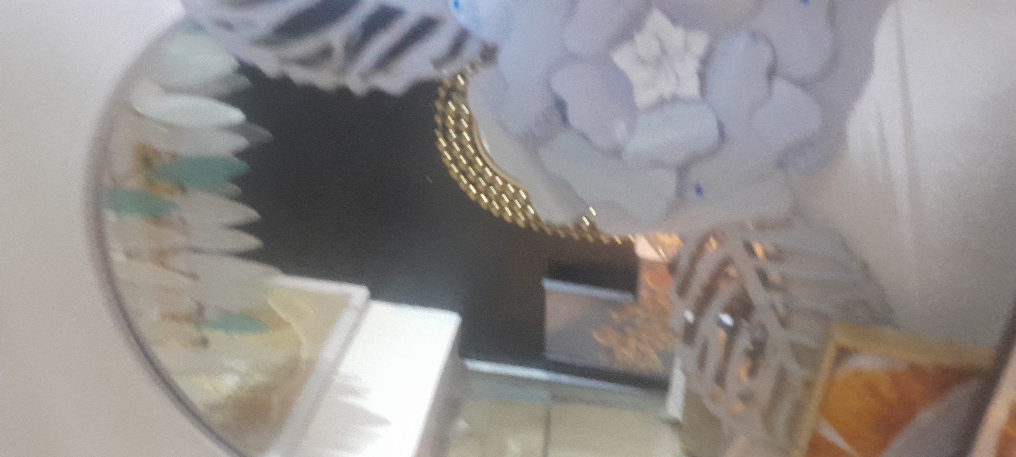 Elegant Floral Wall Mirror with Decorative Flower Design